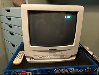 Vintage Panasonic Omnivision 13 inch Retro CRT TV VCR FM Radio Combo with Controller