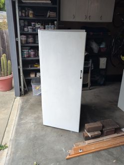 Garage storage cabinet