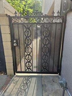 Side gate