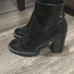 Forever 21 Woman Boots 