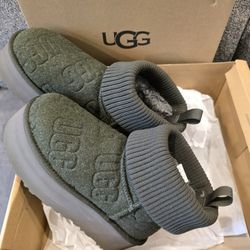 UGG Mini. Olive Green. Size 5