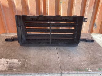 2022-2025 Ford F150 Active Grille Air Shuttle W/ Motor  OEM.   Used.