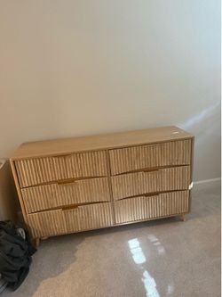 Bed set/kitchen table/stand