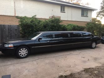 Need a limo? Call us for the best rate. Book today.