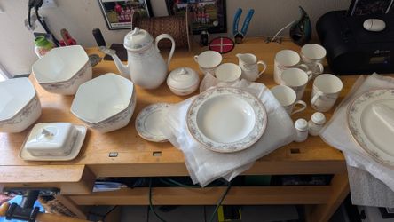 Christopher Stuart Bone China Y1013 Spring Crest