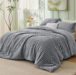 Frye Comforter Set