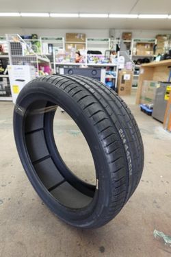 Pirelli P Zero PZ4 245/40R20 XL 99Y Luxury Summer Tire