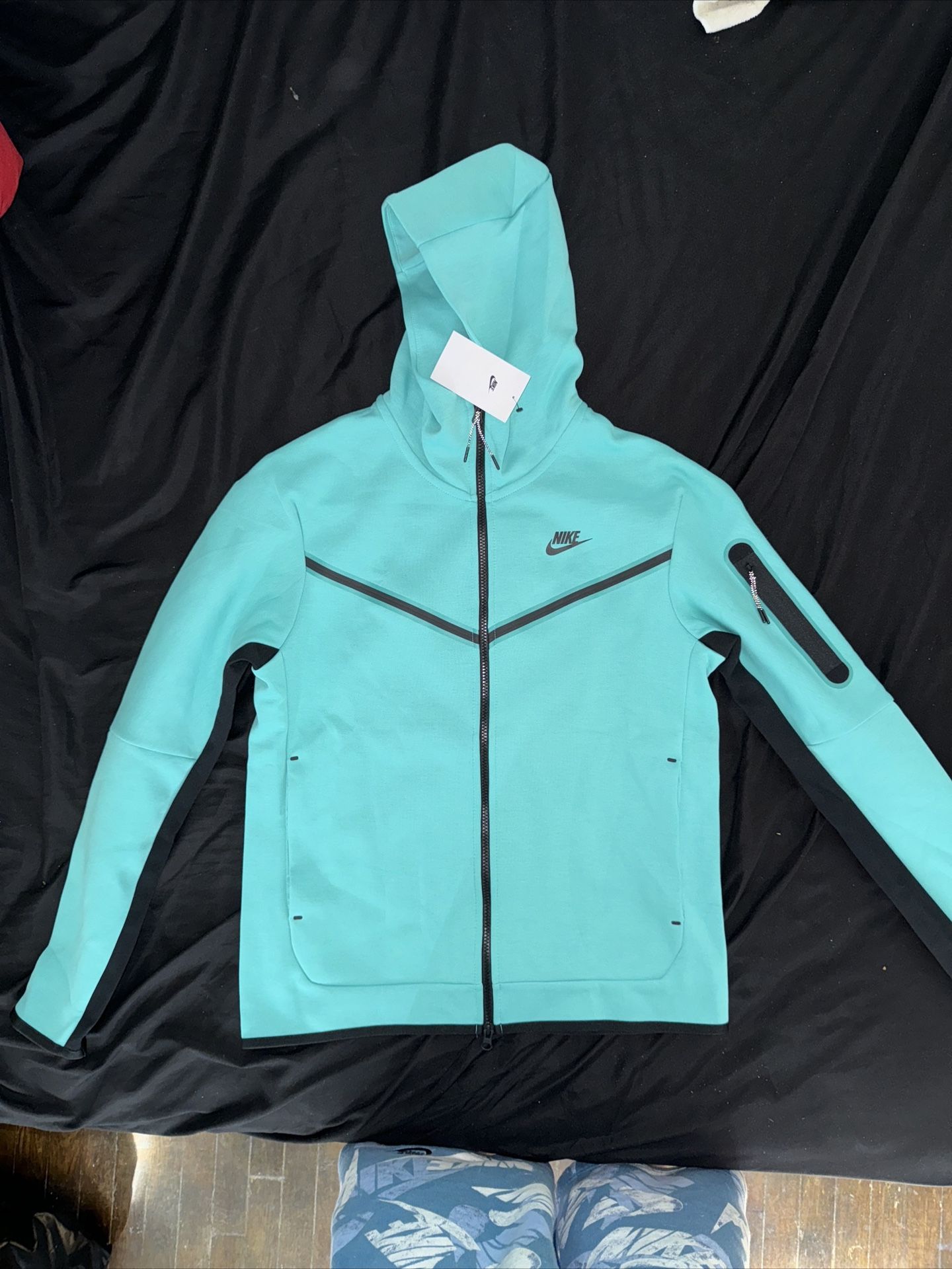Nike Tech Fleece (Tiffany Color-Way)