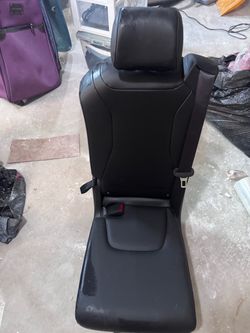 Kia Carnival Middle Seat