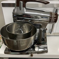 VTG Sunbeam Mixmaster Deluxe 1-8B 12 Speed 2-In-1 Stand Mixer - Chrome/Brown