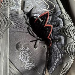 Kybrid S2 Kyrie 5s Size 6.5y Come With Box