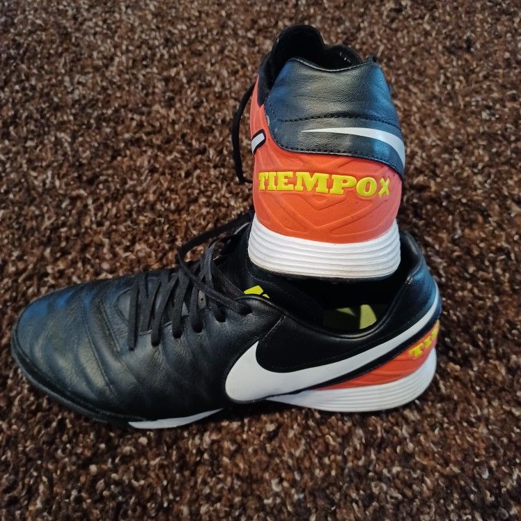 Nike TiempoX Men's Size US 10 Eu 44 Indoor Soccer Shoes