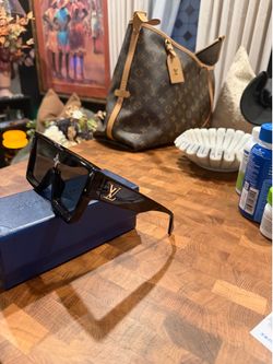 LV Cyclone- Black - East Fit