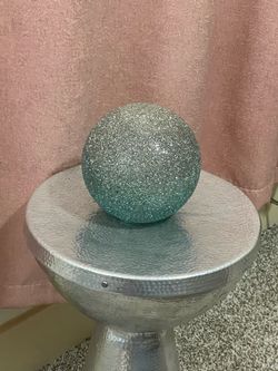 Sparkle ombré style ball