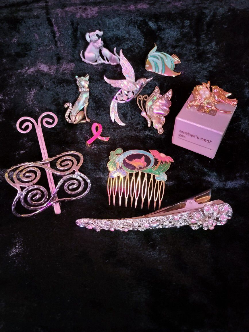 Vintage Brooches And Hair Accessories 