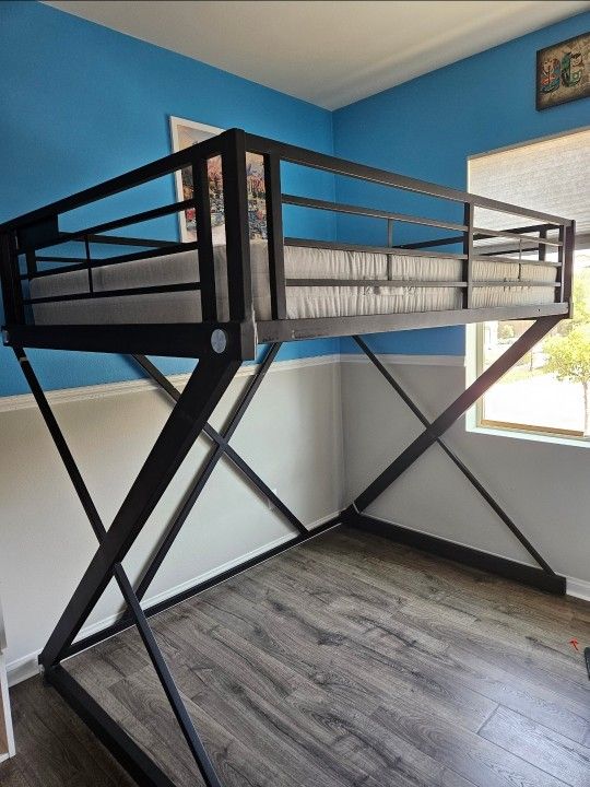 Loft Bed (Full Size)