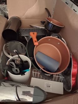Mixed Cookware and Kitchen Items Lot
