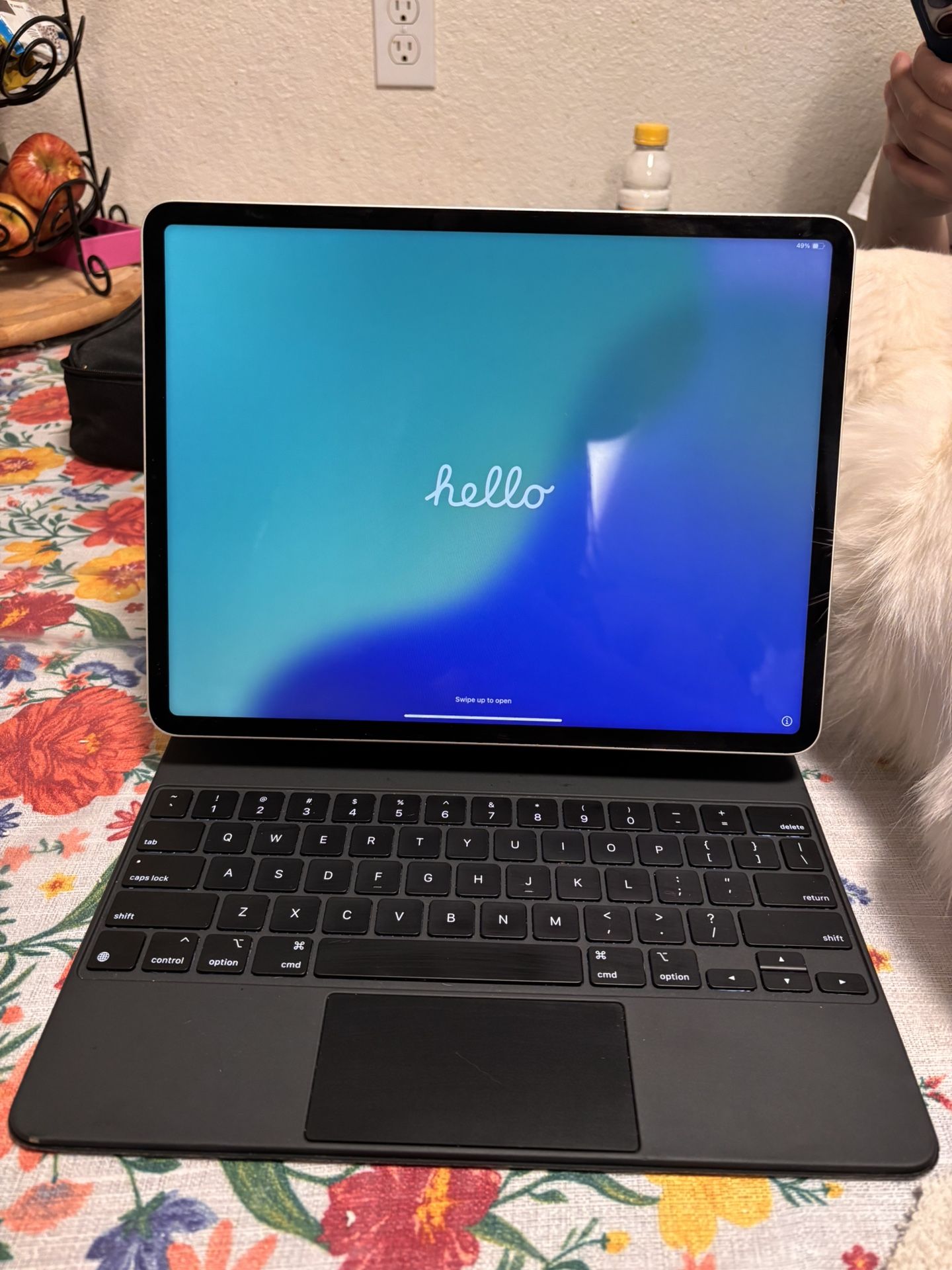 12.9 iPad 128GB -Silver with magnetic keyboard case