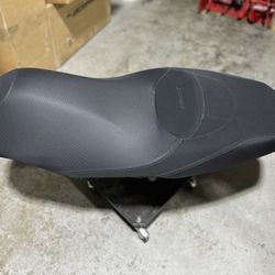 2024 Yamaha Xmax 300 OEM Seat