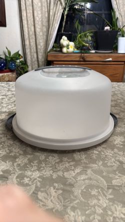 Cake holder
