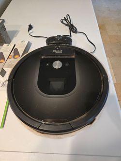 Roomba 980 series vacuum