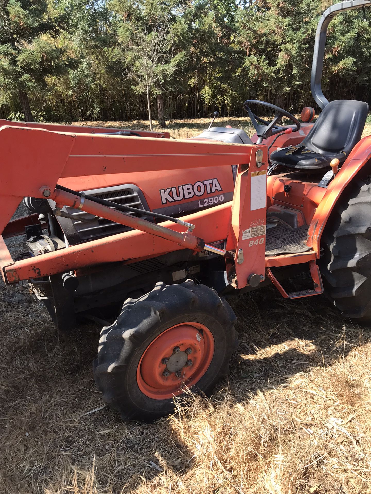 KUBOTA L2900 TRACTOR WITH IMPLEMENTS 