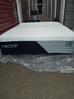 Mattress Nectar Premier Hybrid, Queen, Like New, Perfect Condition