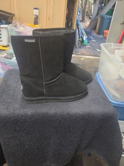 Bearpaw boots. Size 9/10