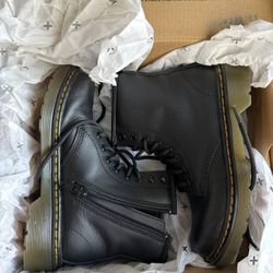 Dr. Martens Boots For Child - Black Softy T - Junior Size 1