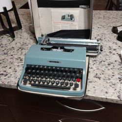 Olivetti Vintage Typewriter 
