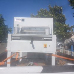 Triumph 4850   Paper Cutter