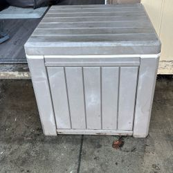 Plastic beverage Cooler