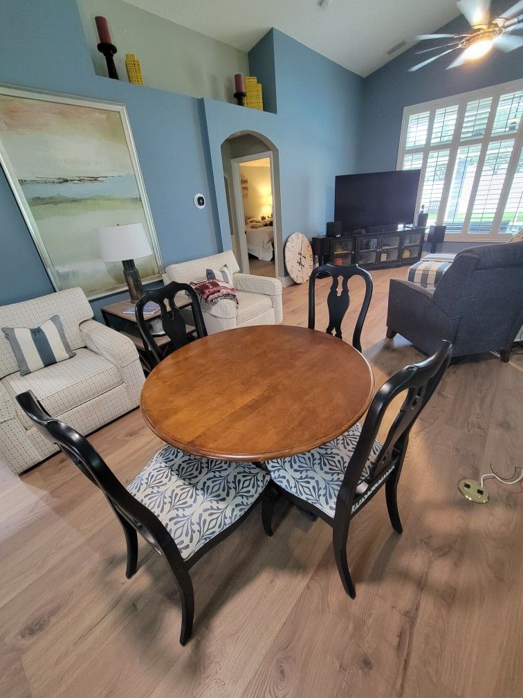 Dining Table/4 Chairs - Ethan Allen
