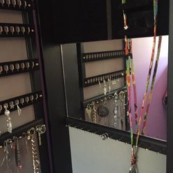 Wall jewelry box