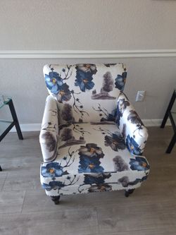 Accent chair.