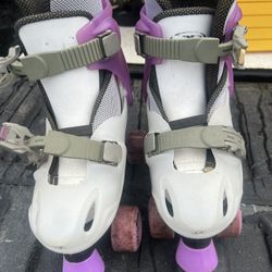  Kids Beginner Roller Skates Girls Adjustable Sizing Quad Skates -Purple Size 2-4