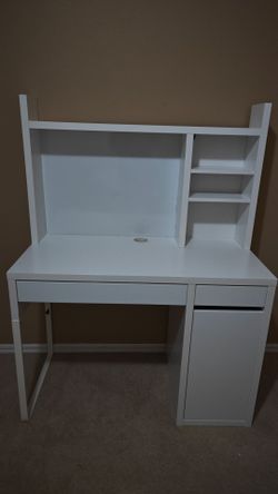 Ikea Micke Desk + hutch