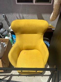 Modern accent chair