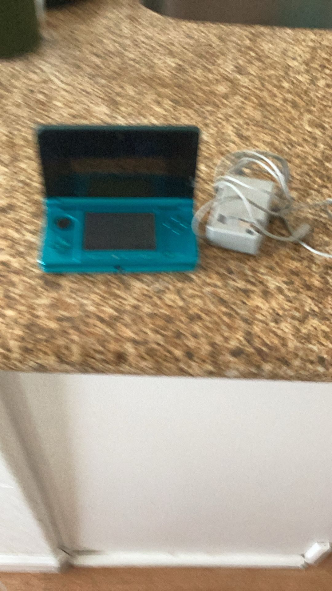 Nintendo DS3 works very good. Excellent condition.