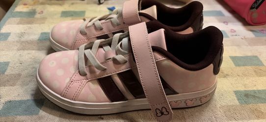 Minnie, mouse shoes, size 2 youth