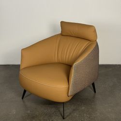 BIG LEATHER ArmCHAIR H35”