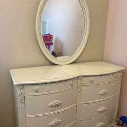 Pre-Loved Cream Princess Bedroom Set $450