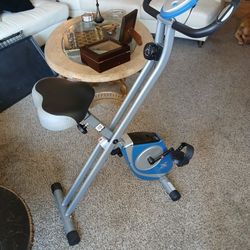 The Xterra FB150 Folding Exercise Bike is a versatile pedal trainer designed for home use. With 7 different fat burning programs and advanced measurem