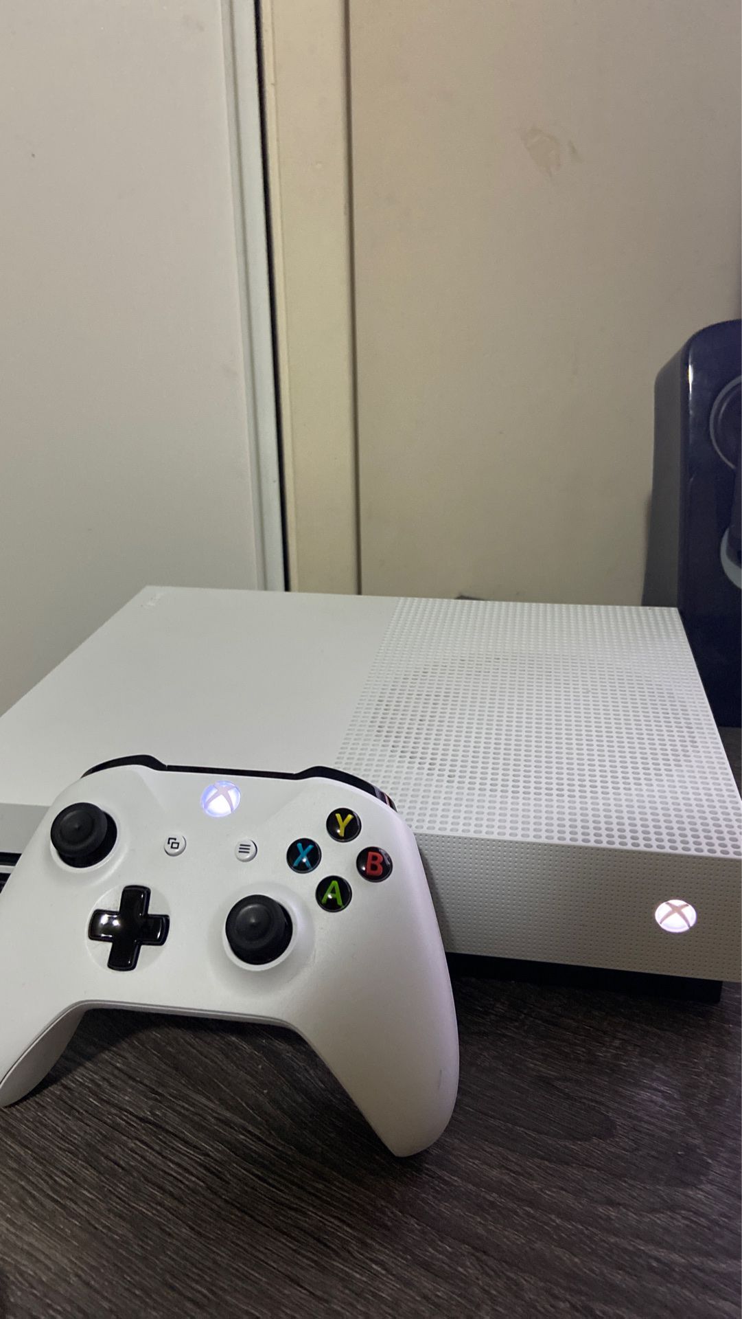 Xbox one s(Adult Owned)