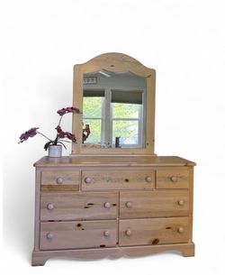 Solid Wood 7-Drawer Dresser with Mirror – Floral Detail