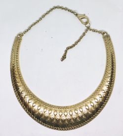 Cleopatra style choker in gold tone