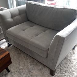 Loveseat 