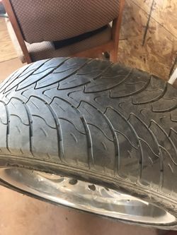 Tengo todo el set De rrines son Veites ylas llantas estan de medio uso pero aun rrin le falta una tapadera y espara una tundra o para una che