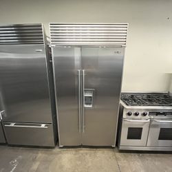 SUBZERO BUILT IN REFRIGERATOR - SIDE BY SIDE