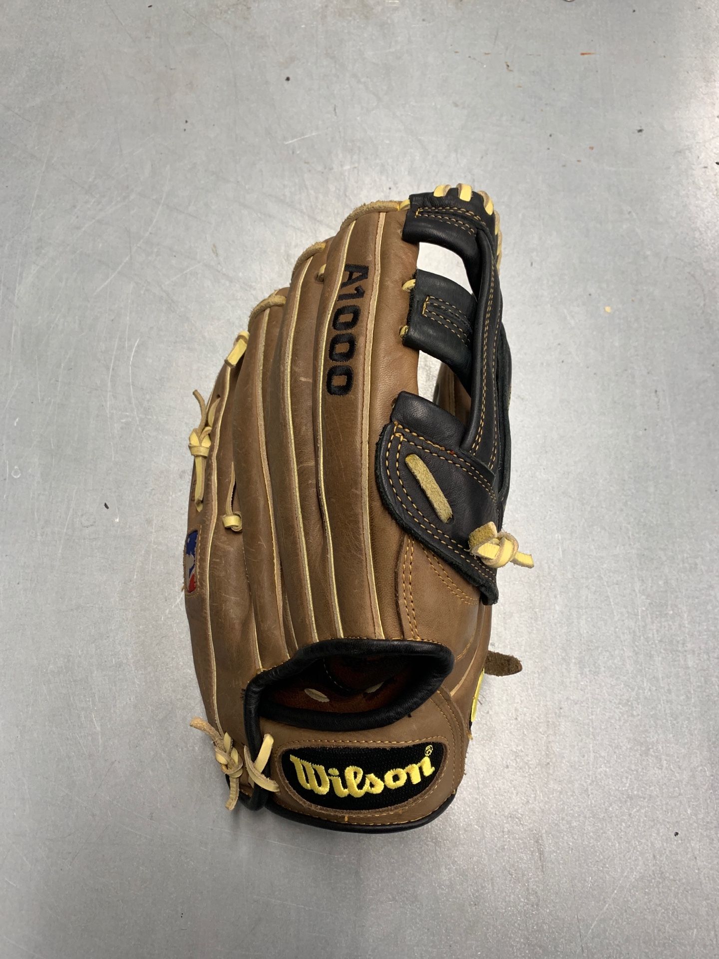 Wilson A1000 1799 12.5" Glove